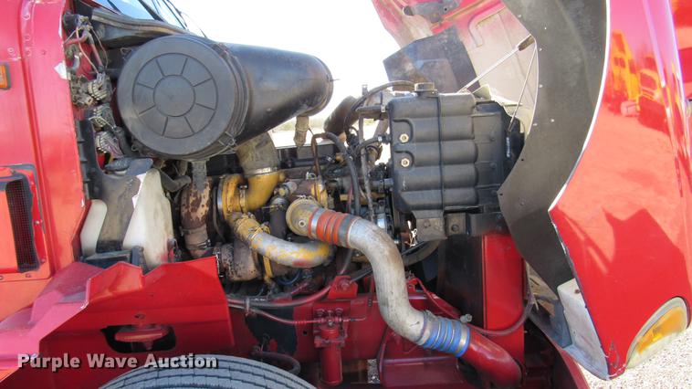 image for item DC2188 2006 International 9200i semi truck