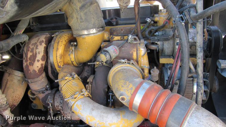 image for item DC2188 2006 International 9200i semi truck