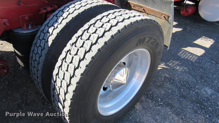 image for item DC2188 2006 International 9200i semi truck