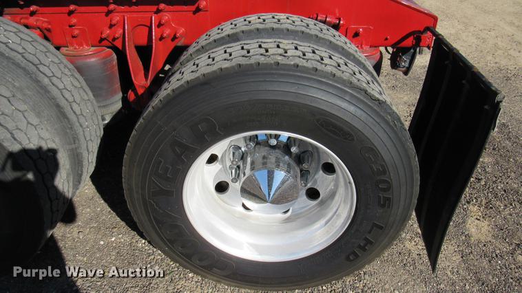 image for item DC2188 2006 International 9200i semi truck