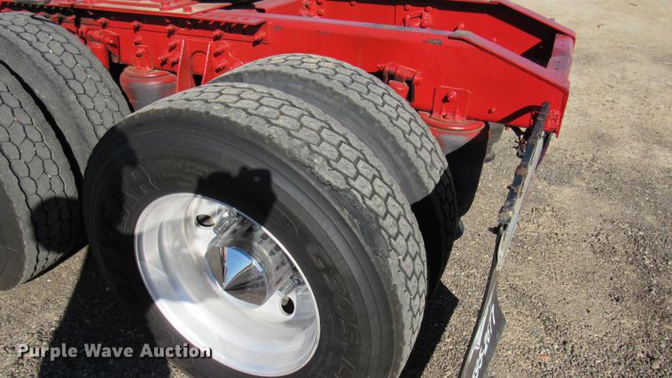 image for item DC2188 2006 International 9200i semi truck