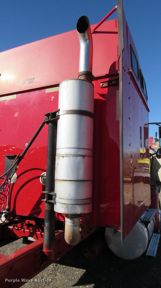 image for item DC2188 2006 International 9200i semi truck