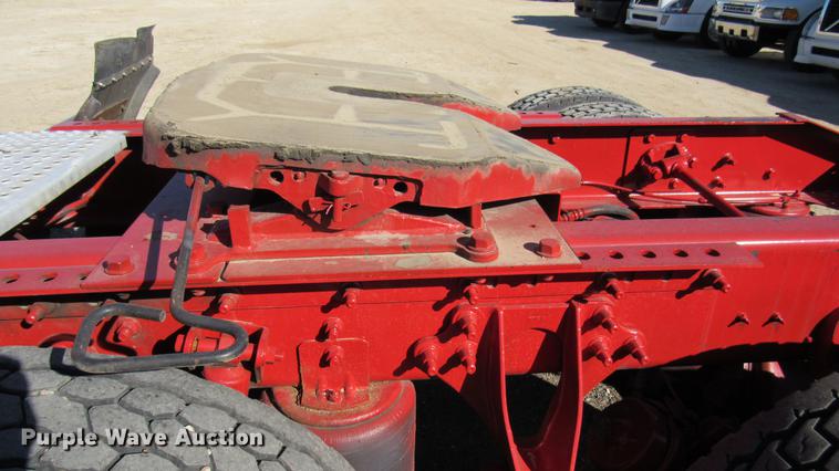 image for item DC2188 2006 International 9200i semi truck