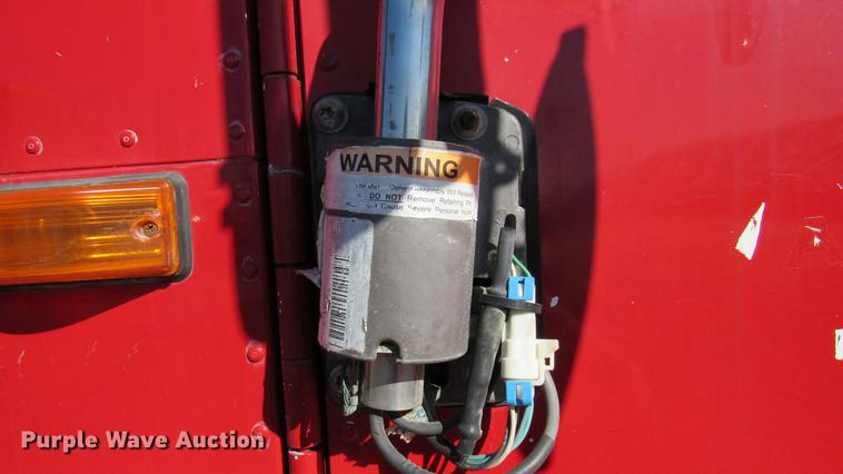 image for item DC2188 2006 International 9200i semi truck