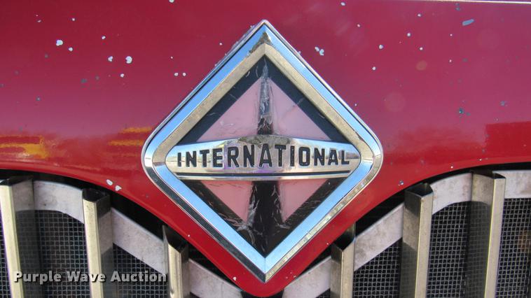 image for item DC2188 2006 International 9200i semi truck