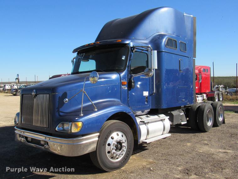 image for item DC2189 2007 International 9200i semi truck