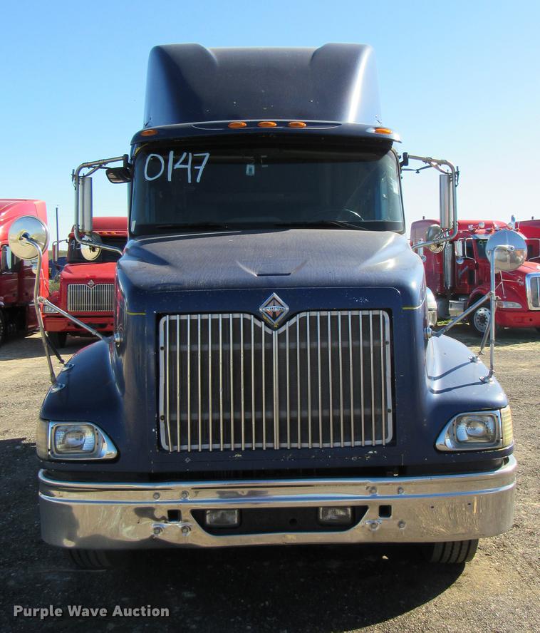 image for item DC2189 2007 International 9200i semi truck