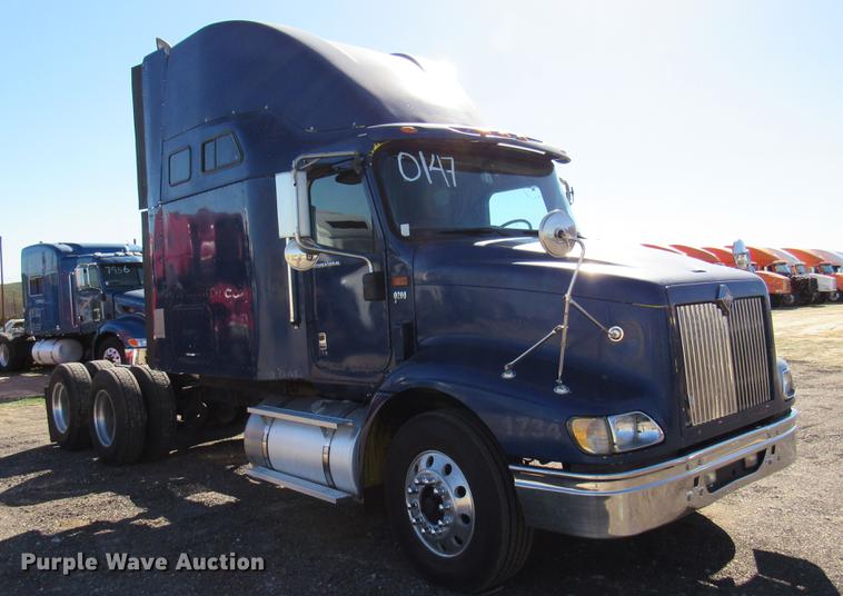 image for item DC2189 2007 International 9200i semi truck