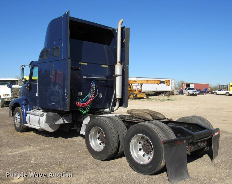 image for item DC2189 2007 International 9200i semi truck