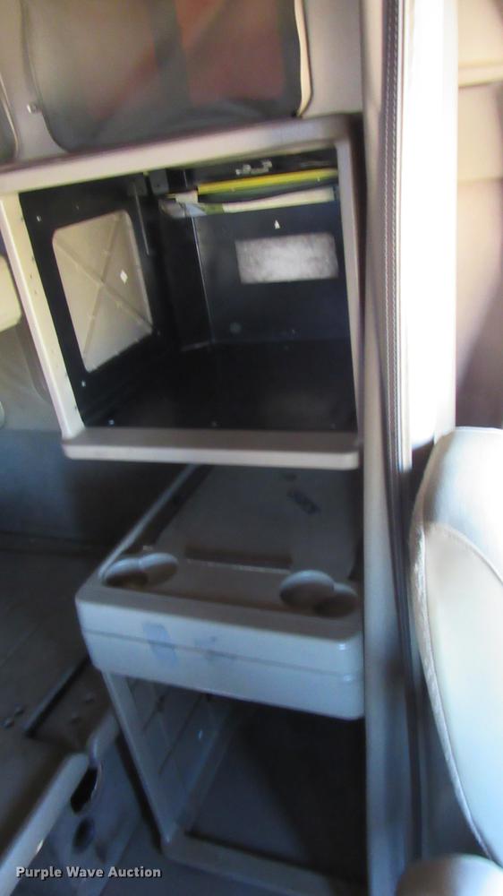 image for item DC2189 2007 International 9200i semi truck