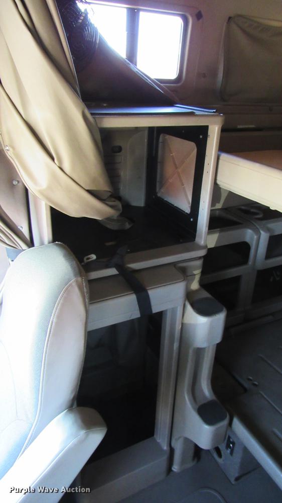 image for item DC2189 2007 International 9200i semi truck