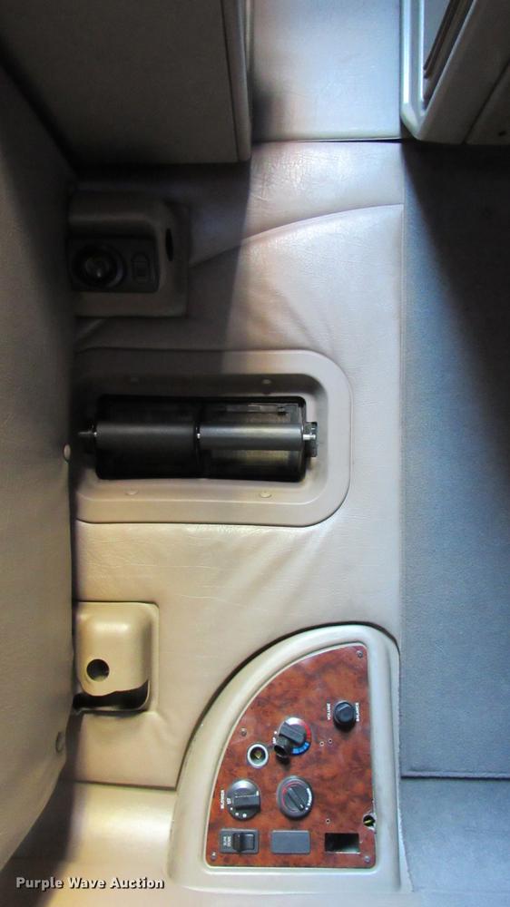 image for item DC2189 2007 International 9200i semi truck