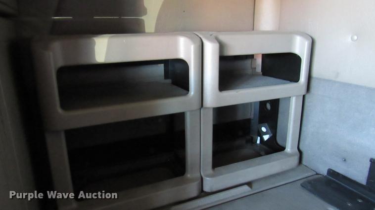 image for item DC2189 2007 International 9200i semi truck