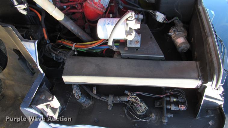 image for item DC2189 2007 International 9200i semi truck