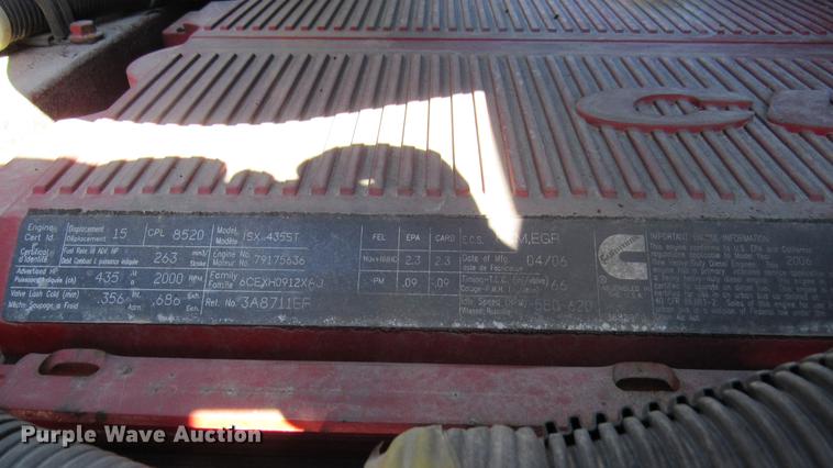 image for item DC2189 2007 International 9200i semi truck