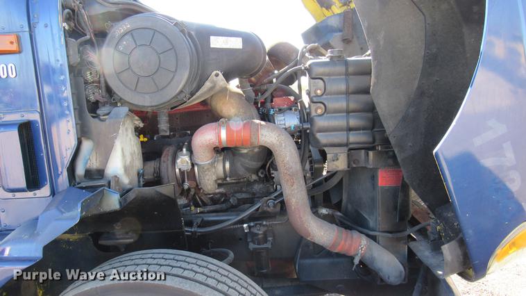 image for item DC2189 2007 International 9200i semi truck