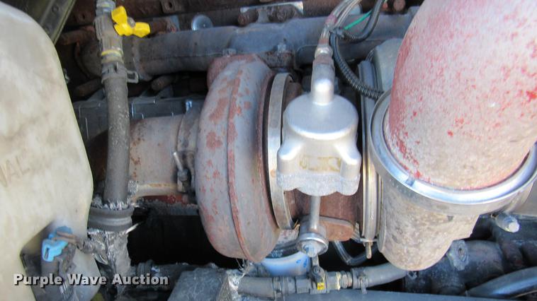 image for item DC2189 2007 International 9200i semi truck