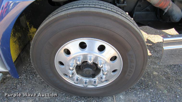 image for item DC2189 2007 International 9200i semi truck