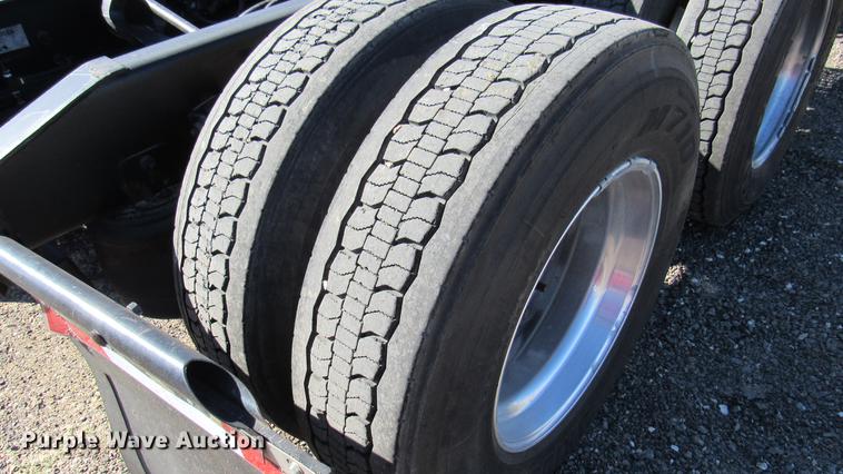 image for item DC2189 2007 International 9200i semi truck