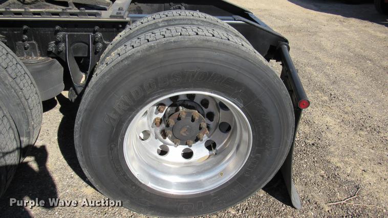 image for item DC2189 2007 International 9200i semi truck