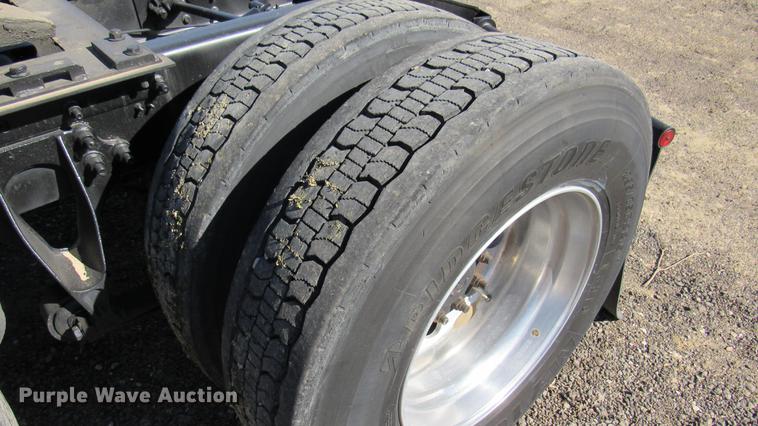 image for item DC2189 2007 International 9200i semi truck