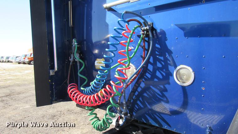 image for item DC2189 2007 International 9200i semi truck