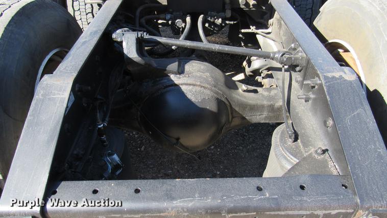 image for item DC2189 2007 International 9200i semi truck