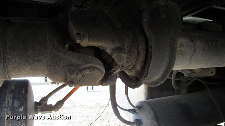 image for item DC2189 2007 International 9200i semi truck