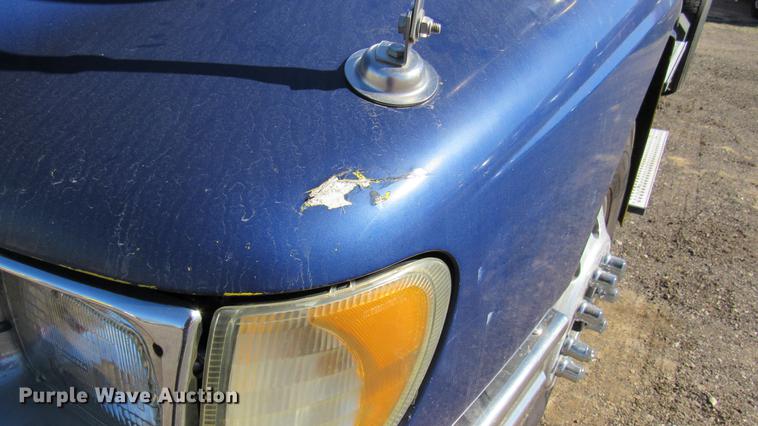 image for item DC2189 2007 International 9200i semi truck