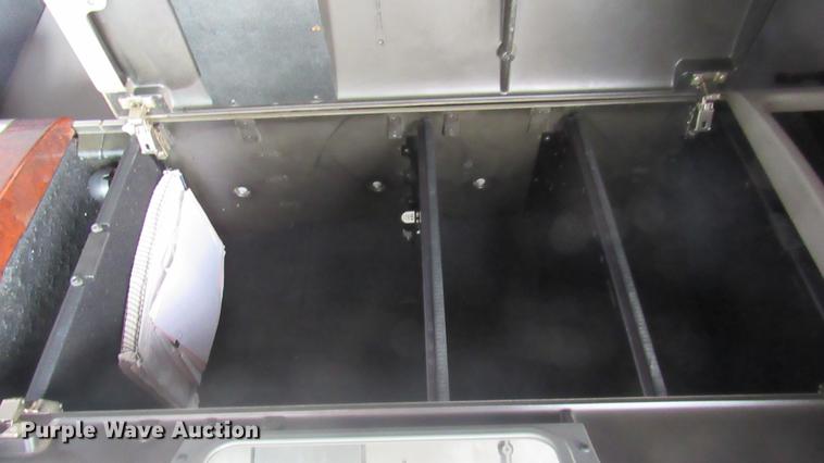 image for item DC2190 2001 Volvo VNL semi truck