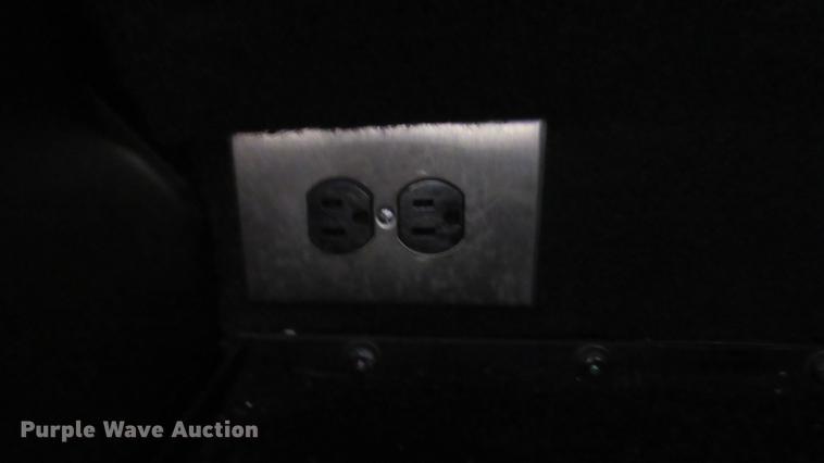 image for item DC2190 2001 Volvo VNL semi truck