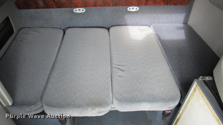 image for item DC2190 2001 Volvo VNL semi truck