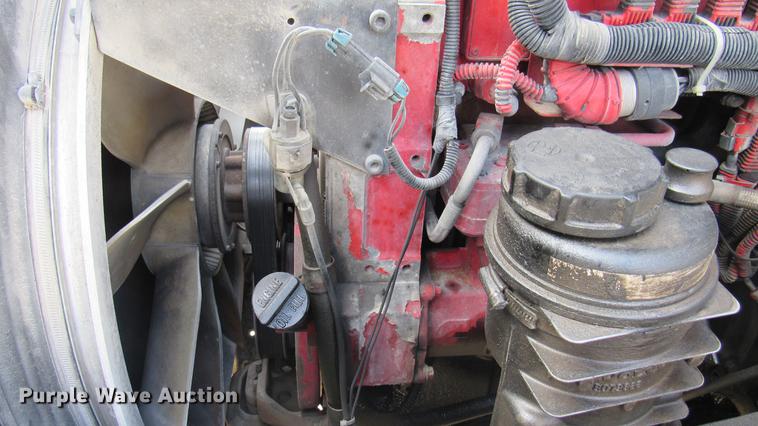 image for item DC2190 2001 Volvo VNL semi truck