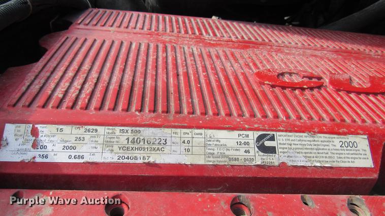 image for item DC2190 2001 Volvo VNL semi truck