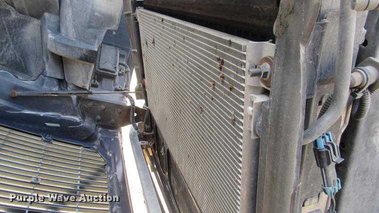 image for item DC2190 2001 Volvo VNL semi truck