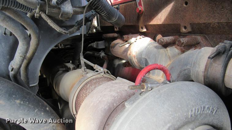 image for item DC2190 2001 Volvo VNL semi truck