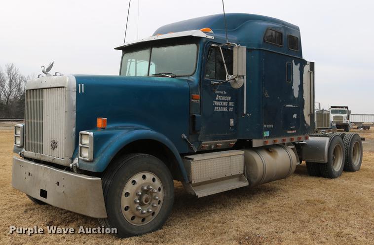 image for item DC3563 1997 International 9300 semi truck