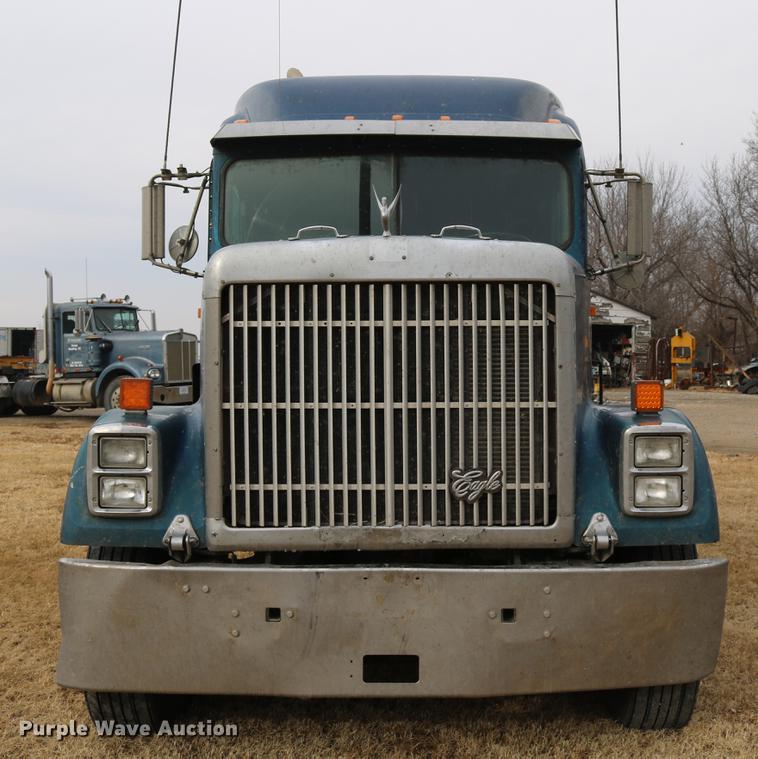 image for item DC3563 1997 International 9300 semi truck