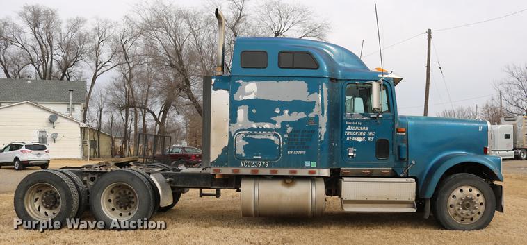 image for item DC3563 1997 International 9300 semi truck