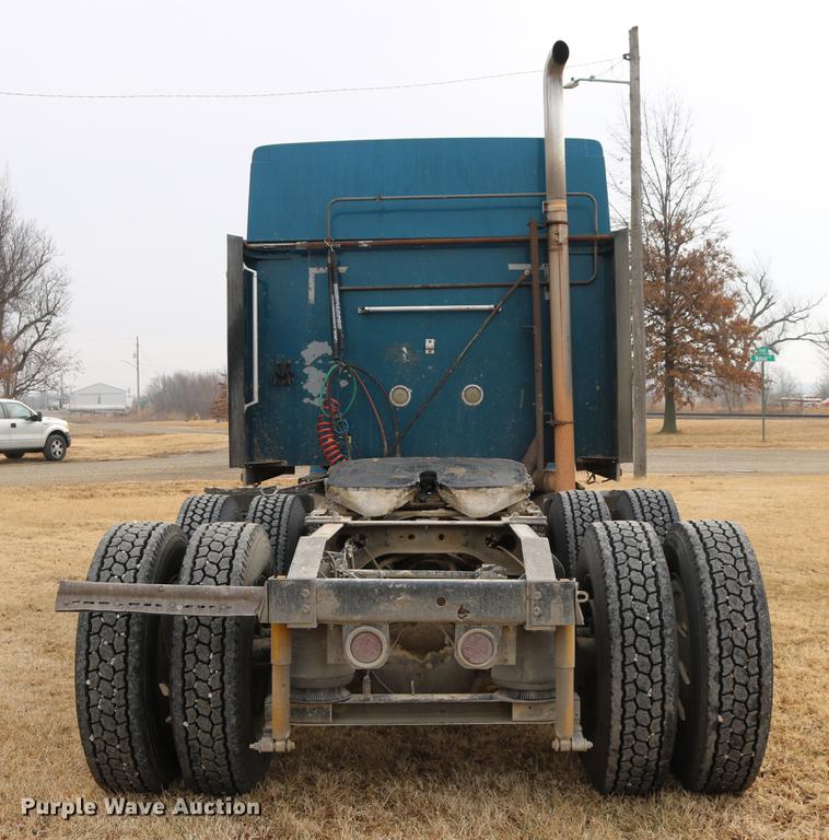 image for item DC3563 1997 International 9300 semi truck