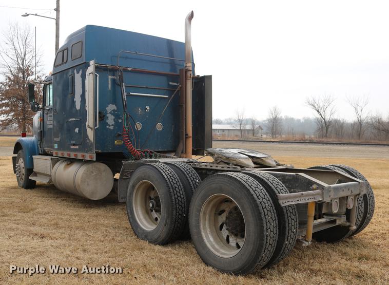 image for item DC3563 1997 International 9300 semi truck