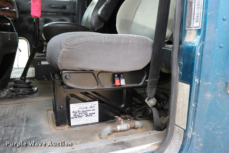 image for item DC3563 1997 International 9300 semi truck