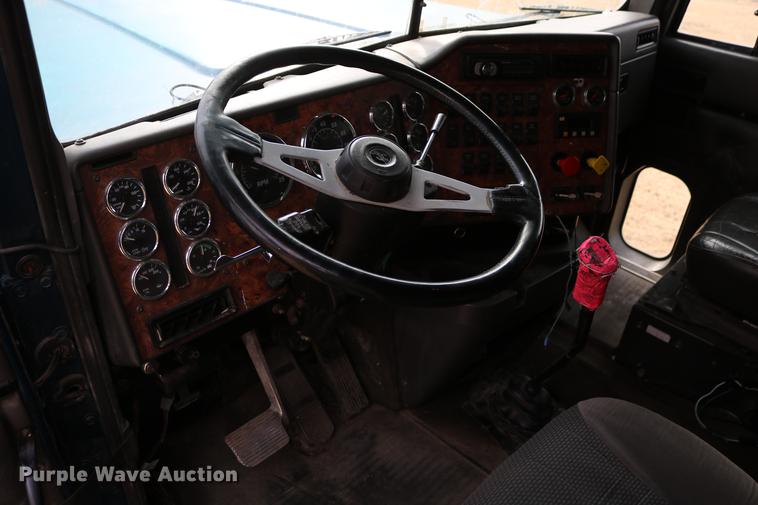 image for item DC3563 1997 International 9300 semi truck