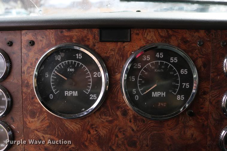 image for item DC3563 1997 International 9300 semi truck