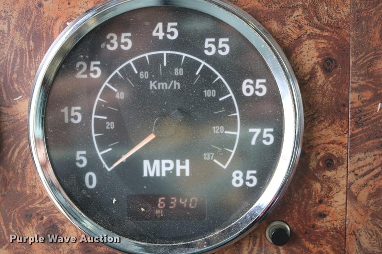 image for item DC3563 1997 International 9300 semi truck