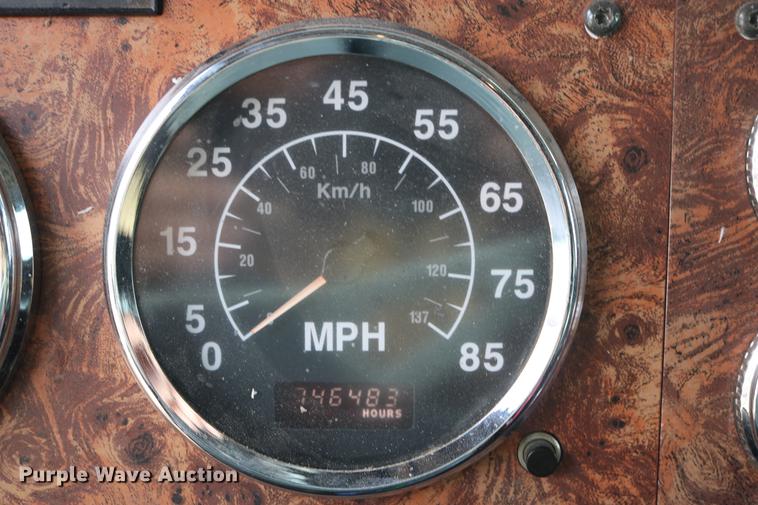 image for item DC3563 1997 International 9300 semi truck