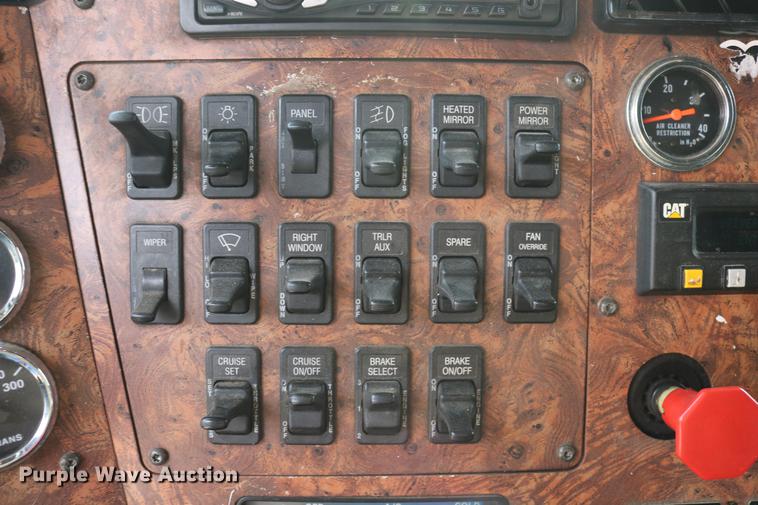 image for item DC3563 1997 International 9300 semi truck