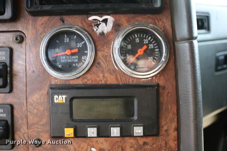 image for item DC3563 1997 International 9300 semi truck