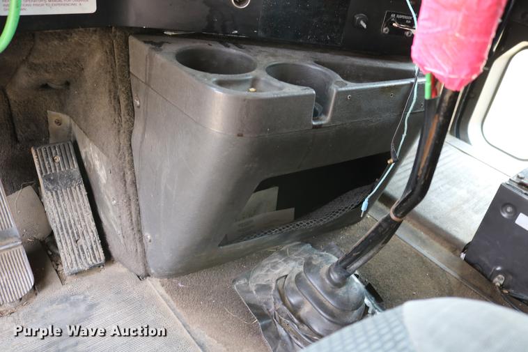 image for item DC3563 1997 International 9300 semi truck