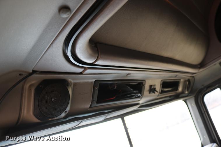 image for item DC3563 1997 International 9300 semi truck